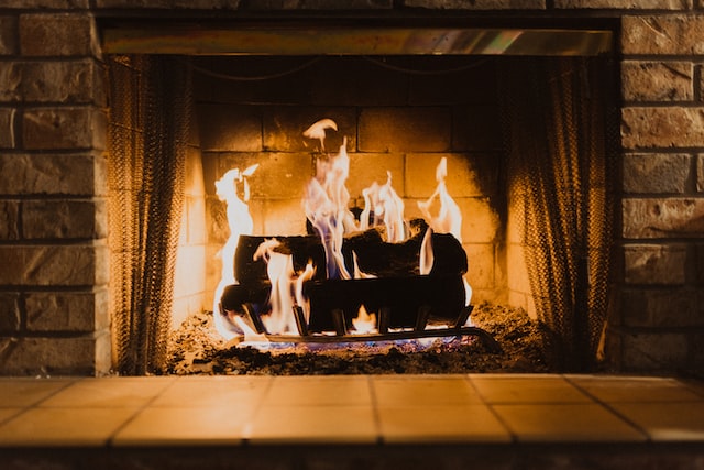 Choosing Between Bioethanol Fireplaces and Traditional Wood Fireplaces 1